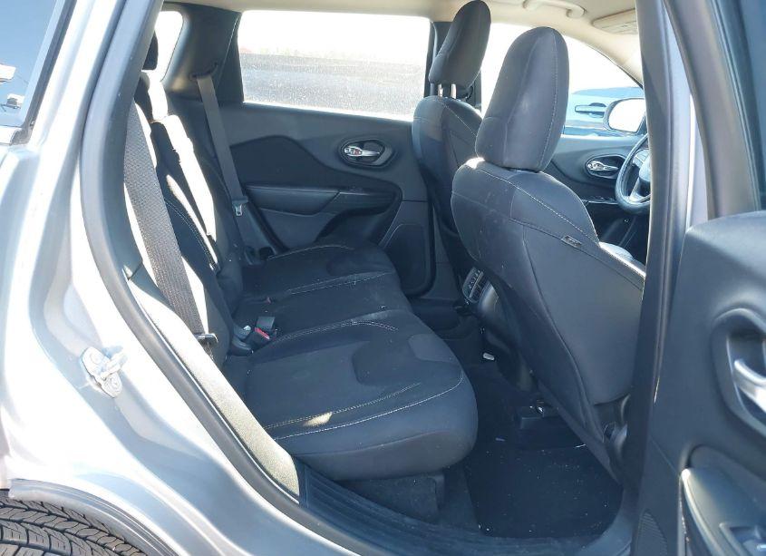 Photo 8 of 2015 Jeep Cherokee LATITUDE (VIN 1C4PJMCB8FW744399)