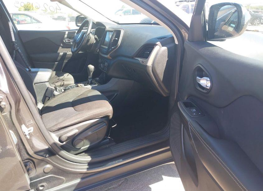 Photo 5 of 2015 Jeep Cherokee LATITUDE (VIN 1C4PJMCB8FW788208)