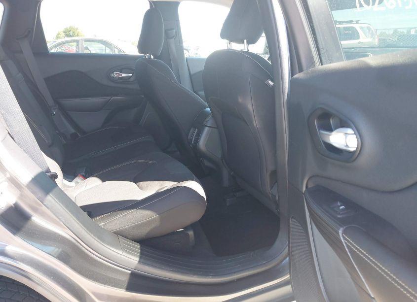 Photo 8 of 2015 Jeep Cherokee LATITUDE (VIN 1C4PJMCB8FW788208)