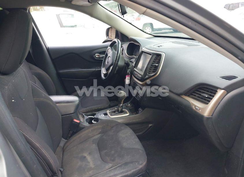 Photo 5 of 2016 Jeep Cherokee LATITUDE (VIN 1C4PJMCB8GW132799)