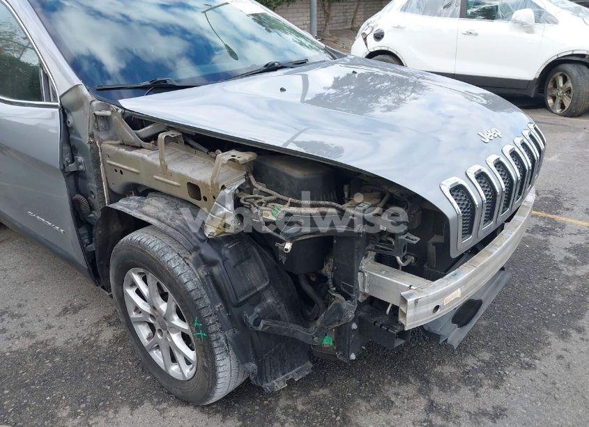 Photo 6 of 2016 Jeep Cherokee LATITUDE (VIN 1C4PJMCB8GW132799)