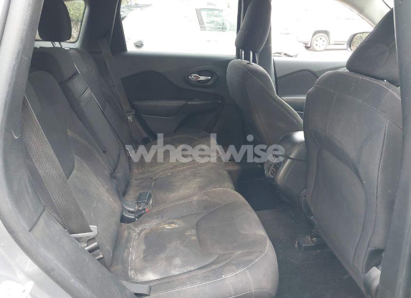 Photo 8 of 2016 Jeep Cherokee LATITUDE (VIN 1C4PJMCB8GW132799)