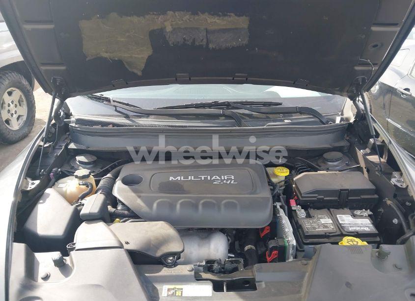 Photo 10 of 2016 Jeep Cherokee LATITUDE (VIN 1C4PJMCB8GW154379)