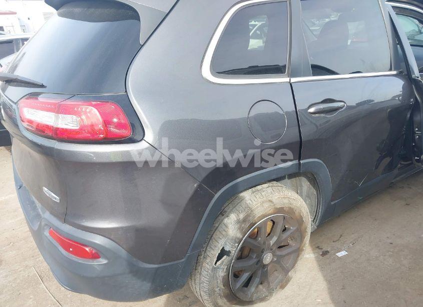 Photo 18 of 2016 Jeep Cherokee LATITUDE (VIN 1C4PJMCB8GW154379)