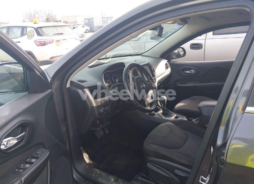 Photo 5 of 2016 Jeep Cherokee LATITUDE (VIN 1C4PJMCB8GW154379)