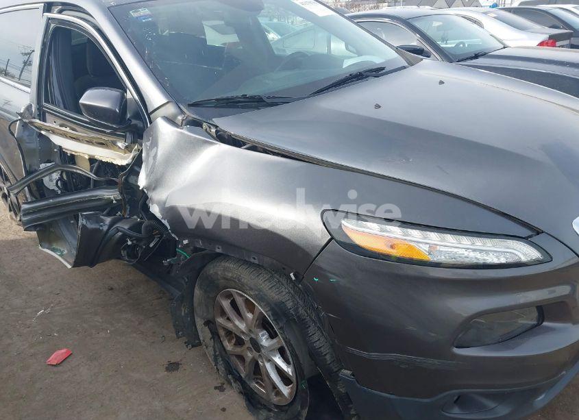 Photo 6 of 2016 Jeep Cherokee LATITUDE (VIN 1C4PJMCB8GW154379)