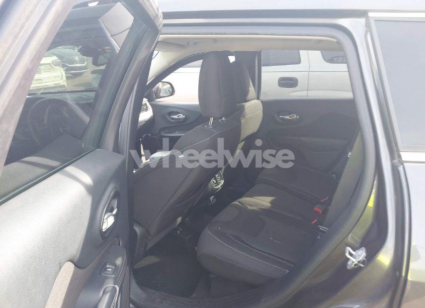 Photo 8 of 2016 Jeep Cherokee LATITUDE (VIN 1C4PJMCB8GW154379)