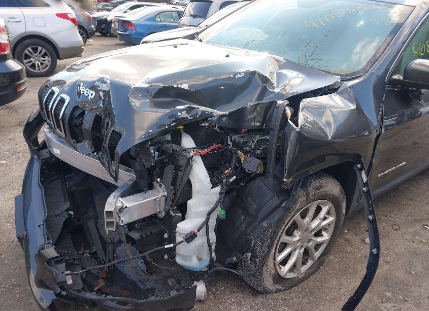 Photo 6 of 2016 Jeep Cherokee LATITUDE (VIN 1C4PJMCB8GW195336)