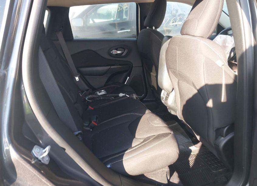 Photo 8 of 2016 Jeep Cherokee LATITUDE (VIN 1C4PJMCB8GW195336)