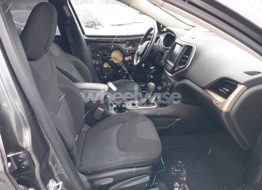 Photo 5 of 2016 Jeep Cherokee LATITUDE (VIN 1C4PJMCB8GW367333)