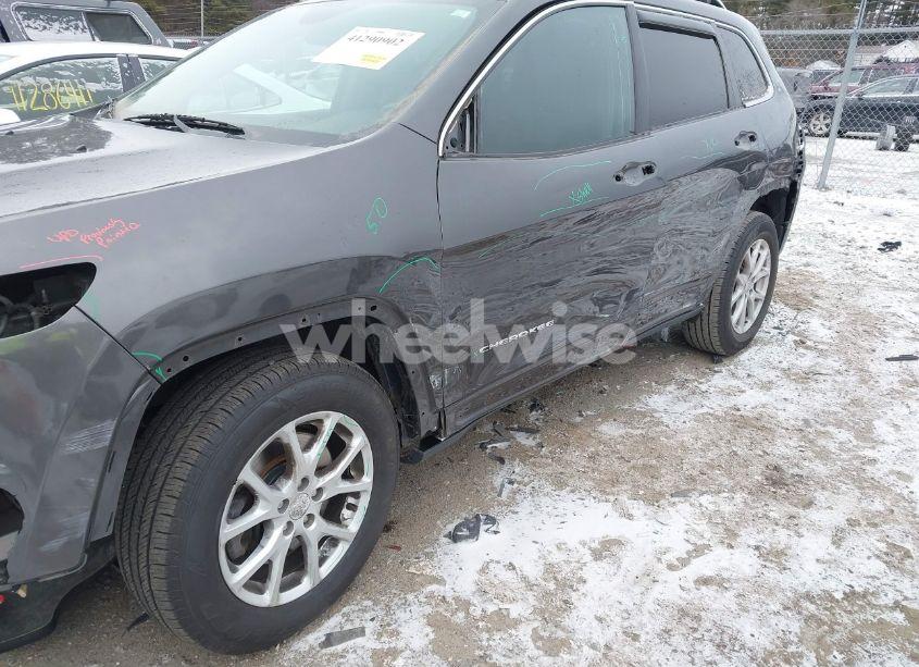 Photo 6 of 2016 Jeep Cherokee LATITUDE (VIN 1C4PJMCB8GW367333)