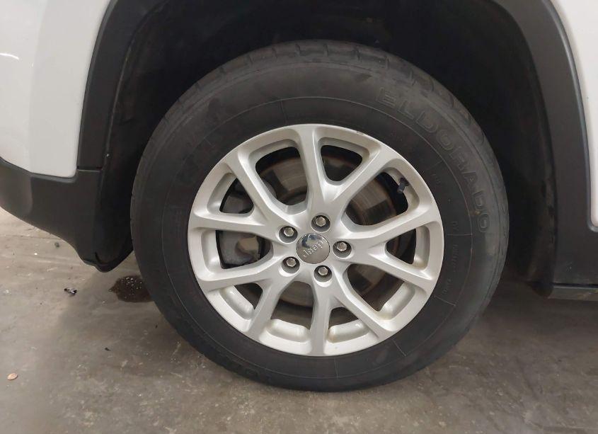 Photo 12 of 2017 Jeep Cherokee LATITUDE 4X4 (VIN 1C4PJMCB8HW621172)