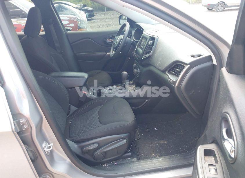 Photo 5 of 2020 Jeep Cherokee LATITUDE 4X4 (VIN 1C4PJMCB8LD518449)