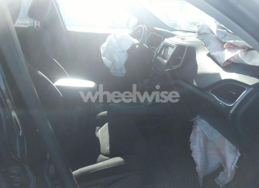 Photo 5 of 2020 Jeep Cherokee LATITUDE 4X4 (VIN 1C4PJMCB8LD560412)