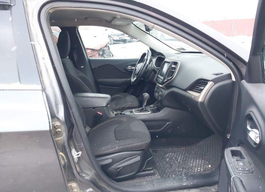 Photo 5 of 2015 Jeep Cherokee LATITUDE (VIN 1C4PJMCB9FW514337)