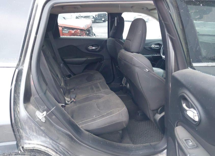 Photo 8 of 2015 Jeep Cherokee LATITUDE (VIN 1C4PJMCB9FW514337)