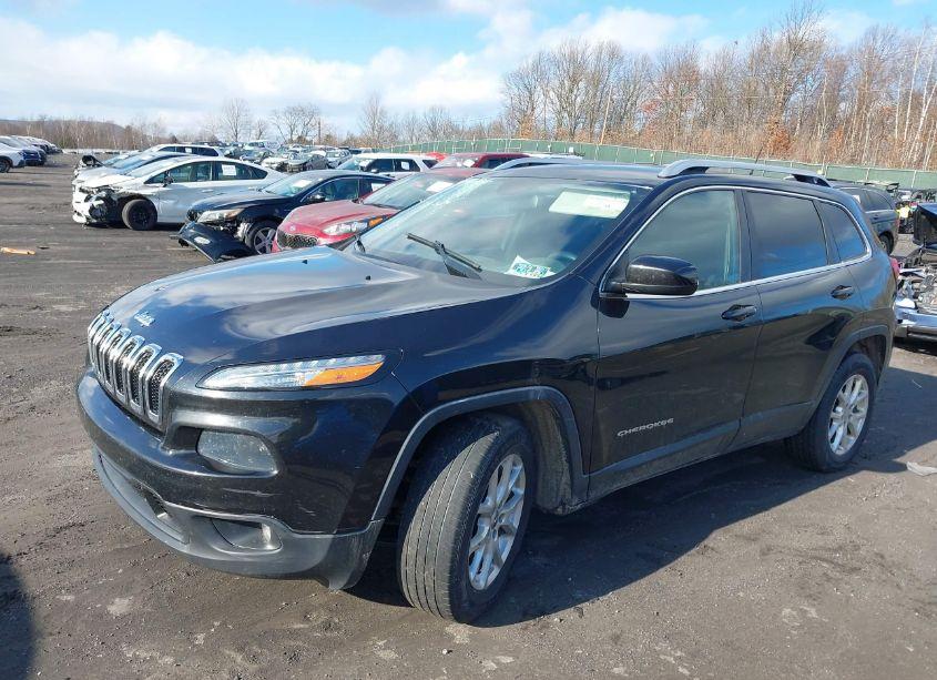Photo 2 of 2015 Jeep Cherokee LATITUDE (VIN 1C4PJMCB9FW571217)