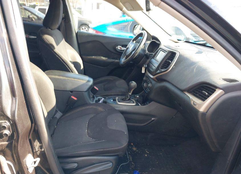 Photo 5 of 2015 Jeep Cherokee LATITUDE (VIN 1C4PJMCB9FW571217)