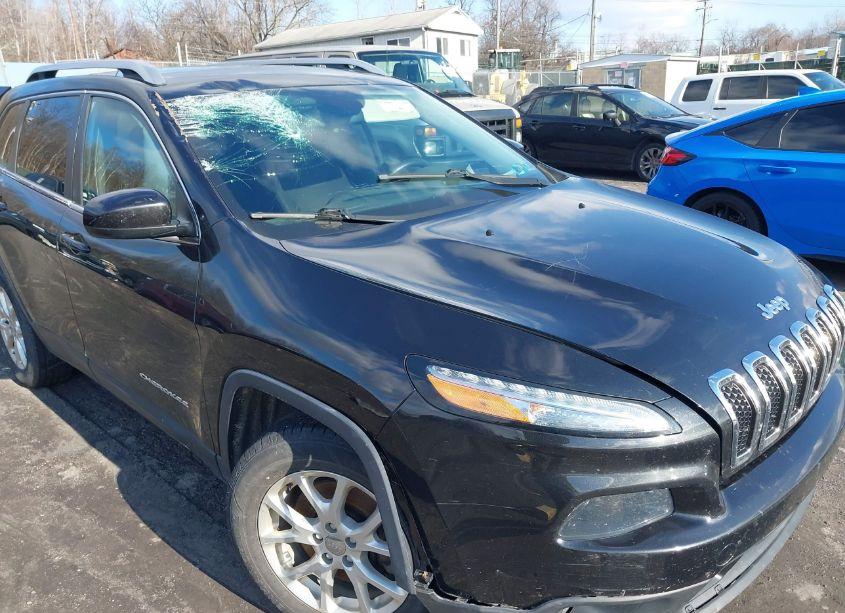 Photo 6 of 2015 Jeep Cherokee LATITUDE (VIN 1C4PJMCB9FW571217)