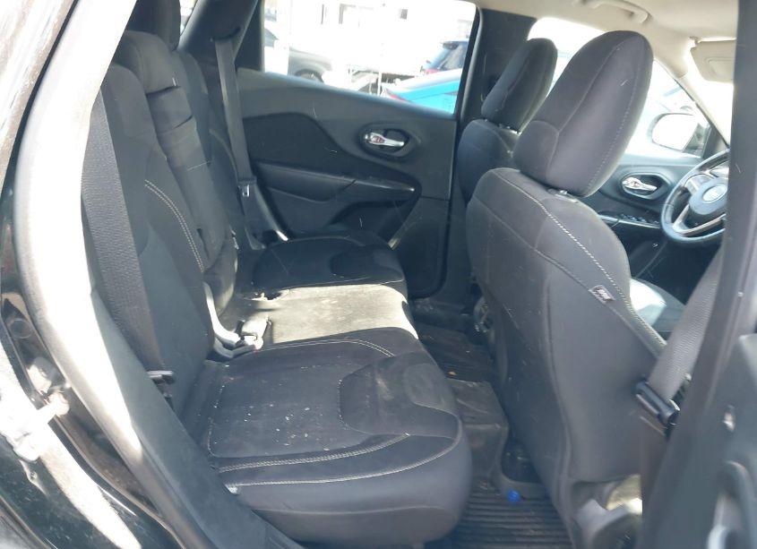 Photo 8 of 2015 Jeep Cherokee LATITUDE (VIN 1C4PJMCB9FW571217)