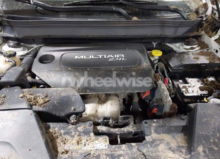 Photo 10 of 2015 Jeep Cherokee LATITUDE (VIN 1C4PJMCB9FW645056)