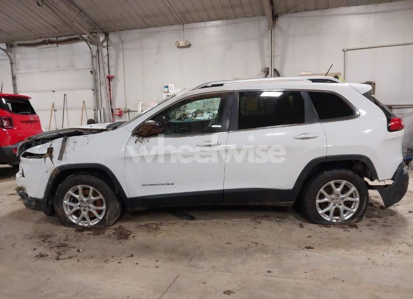 Photo 15 of 2015 Jeep Cherokee LATITUDE (VIN 1C4PJMCB9FW645056)
