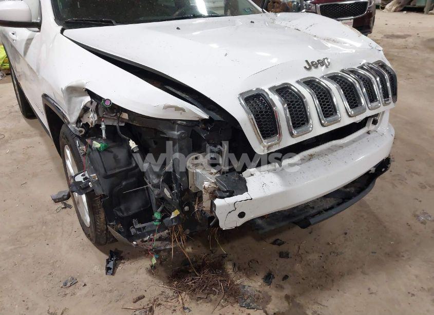 Photo 6 of 2015 Jeep Cherokee LATITUDE (VIN 1C4PJMCB9FW645056)