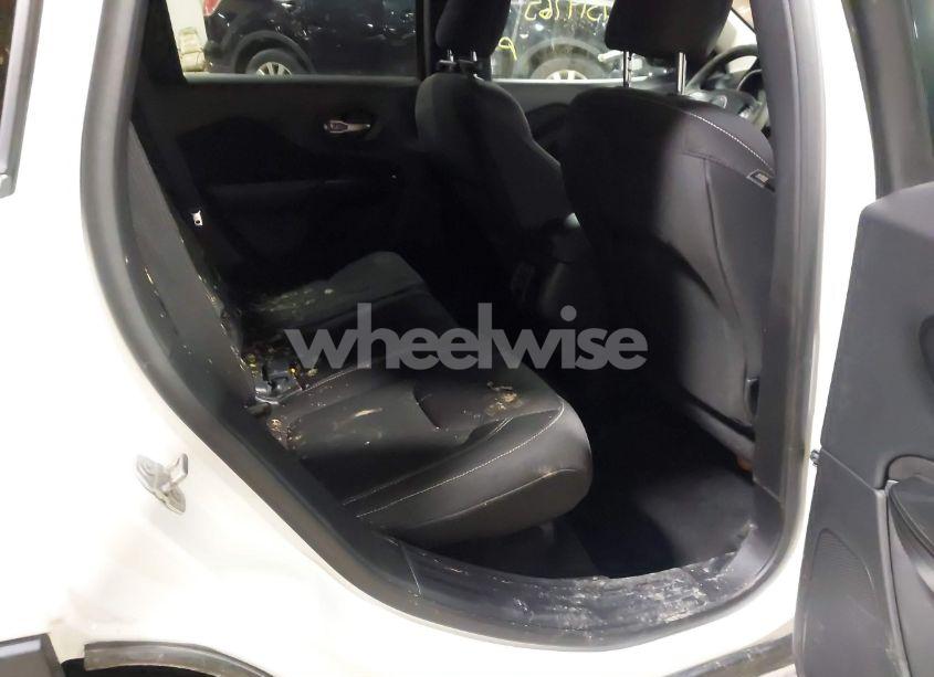 Photo 8 of 2015 Jeep Cherokee LATITUDE (VIN 1C4PJMCB9FW645056)