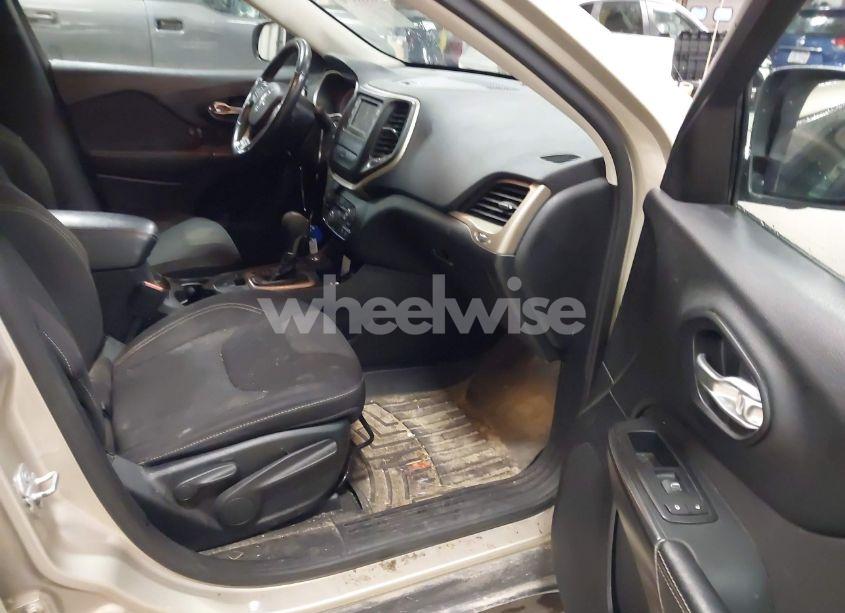 Photo 5 of 2015 Jeep Cherokee LATITUDE (VIN 1C4PJMCB9FW734254)