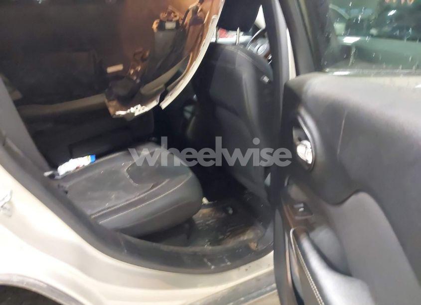 Photo 8 of 2015 Jeep Cherokee LATITUDE (VIN 1C4PJMCB9FW734254)