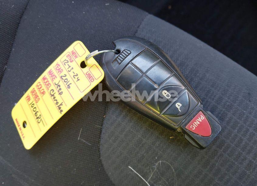 Photo 11 of 2016 Jeep Cherokee LATITUDE (VIN 1C4PJMCB9GW100685)