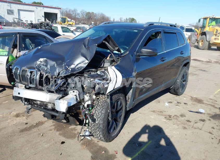 Photo 2 of 2016 Jeep Cherokee LATITUDE (VIN 1C4PJMCB9GW100685)