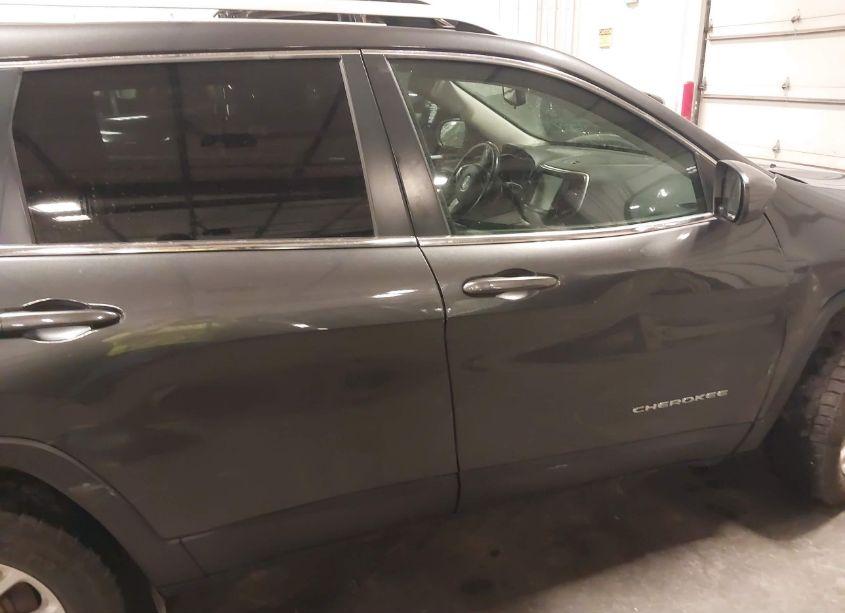 Photo 18 of 2016 Jeep Cherokee LATITUDE (VIN 1C4PJMCB9GW115266)