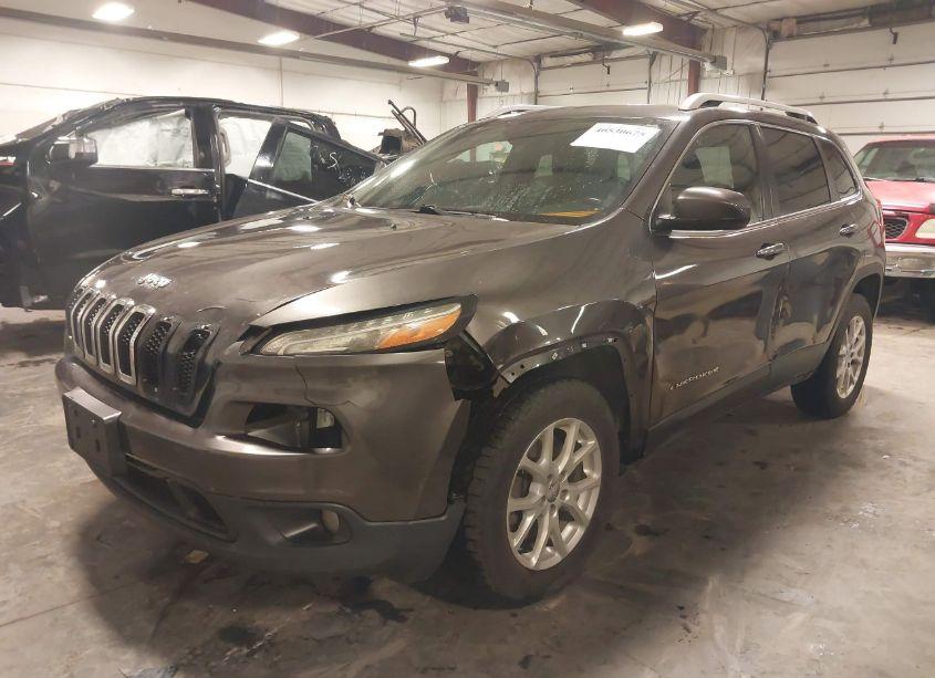 Photo 2 of 2016 Jeep Cherokee LATITUDE (VIN 1C4PJMCB9GW115266)