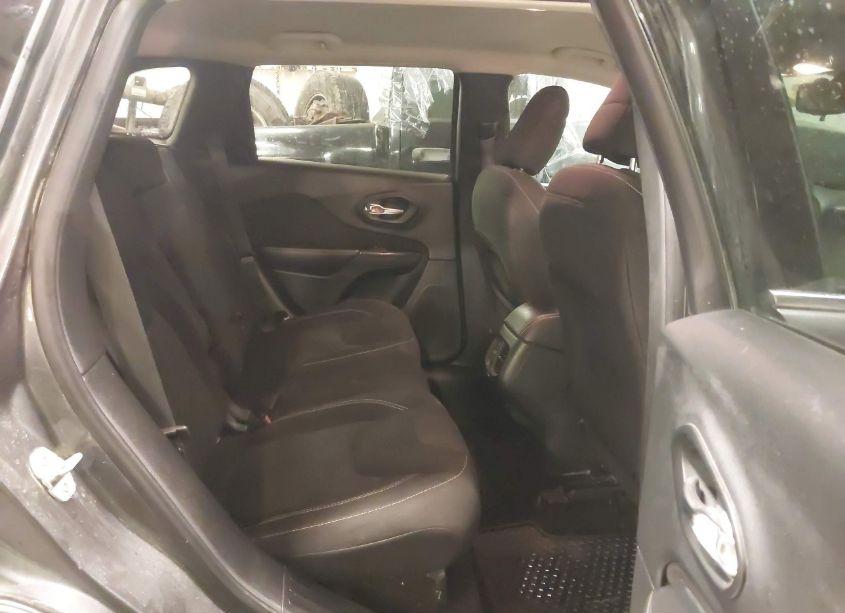 Photo 8 of 2016 Jeep Cherokee LATITUDE (VIN 1C4PJMCB9GW115266)