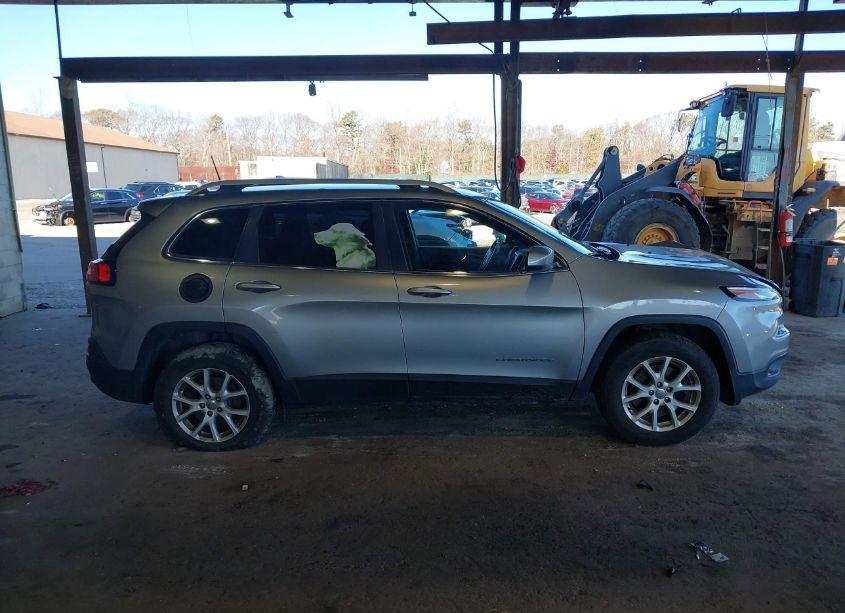 Photo 12 of 2016 Jeep Cherokee LATITUDE (VIN 1C4PJMCB9GW118264)