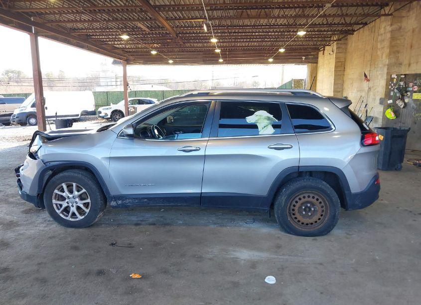 Photo 13 of 2016 Jeep Cherokee LATITUDE (VIN 1C4PJMCB9GW118264)