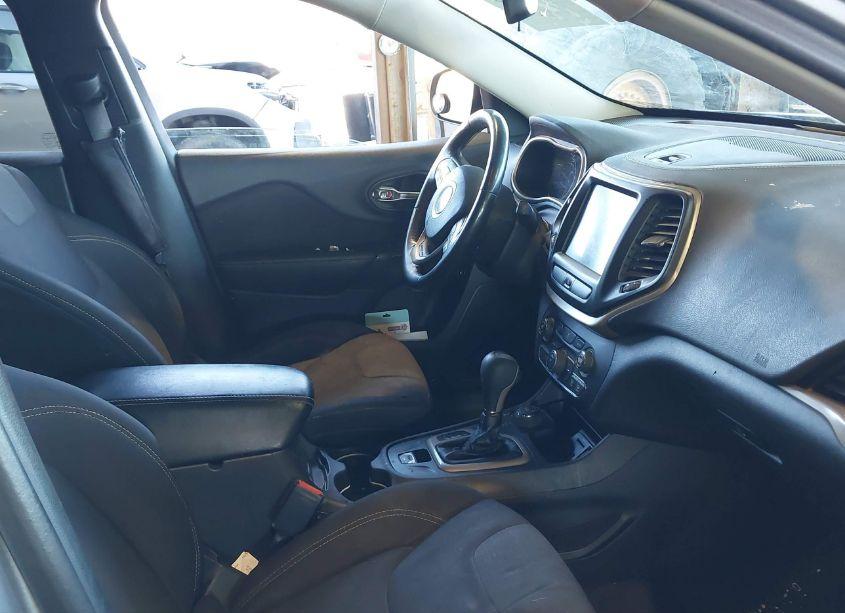 Photo 5 of 2016 Jeep Cherokee LATITUDE (VIN 1C4PJMCB9GW118264)