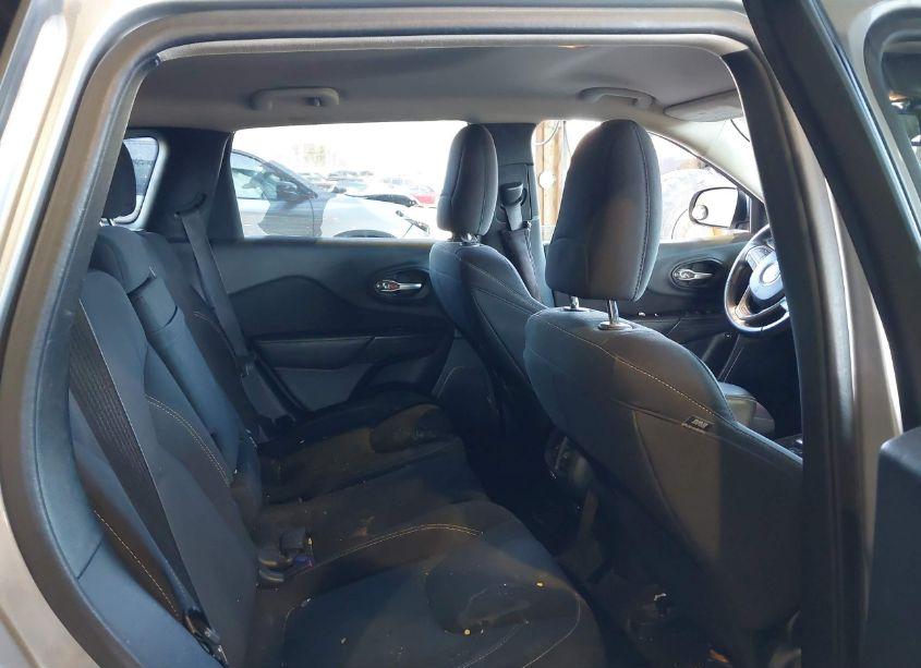 Photo 8 of 2016 Jeep Cherokee LATITUDE (VIN 1C4PJMCB9GW118264)