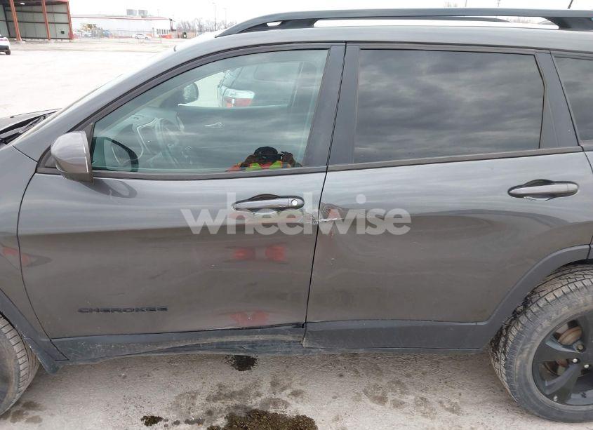 Photo 6 of 2016 Jeep Cherokee ALTITUDE (VIN 1C4PJMCB9GW152673)