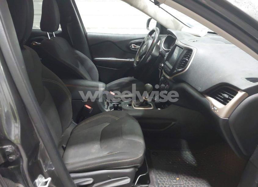 Photo 5 of 2016 Jeep Cherokee LATITUDE (VIN 1C4PJMCB9GW181719)