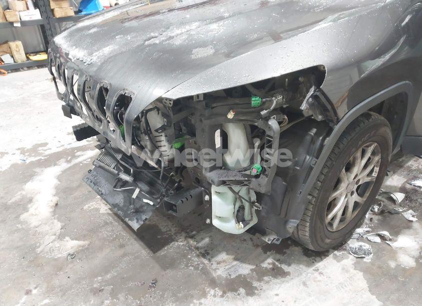 Photo 6 of 2016 Jeep Cherokee LATITUDE (VIN 1C4PJMCB9GW181719)