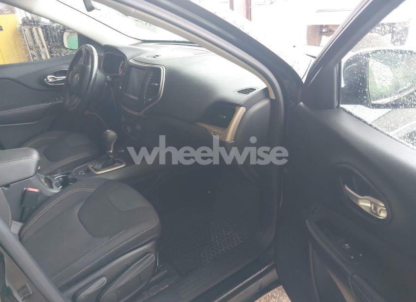 Photo 5 of 2016 Jeep Cherokee LATITUDE (VIN 1C4PJMCB9GW252367)