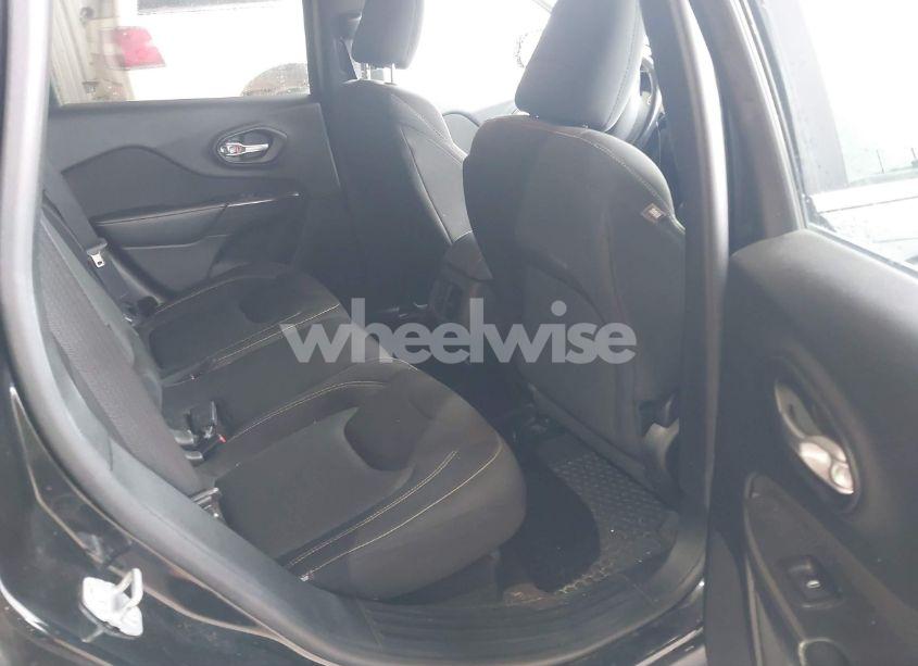 Photo 8 of 2016 Jeep Cherokee LATITUDE (VIN 1C4PJMCB9GW252367)