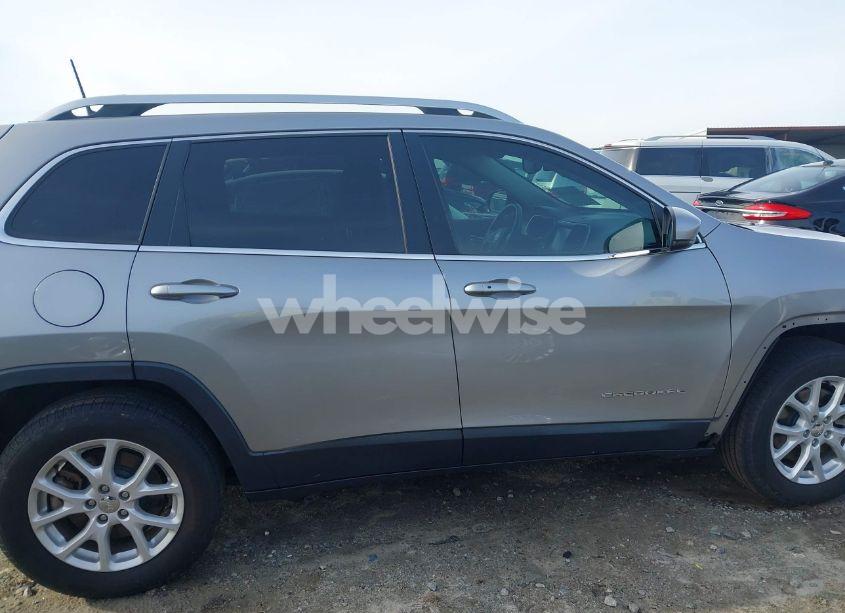 Photo 14 of 2016 Jeep Cherokee LATITUDE (VIN 1C4PJMCB9GW310350)
