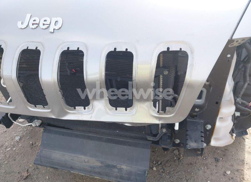 Photo 18 of 2016 Jeep Cherokee LATITUDE (VIN 1C4PJMCB9GW310350)