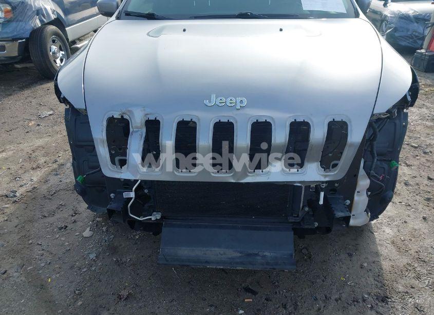 Photo 6 of 2016 Jeep Cherokee LATITUDE (VIN 1C4PJMCB9GW310350)