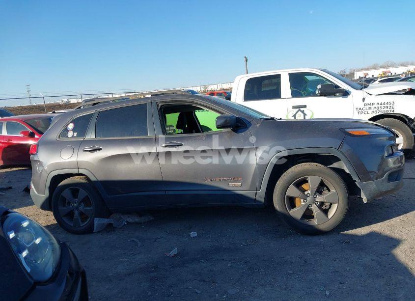 Photo 13 of 2016 Jeep Cherokee LATITUDE (VIN 1C4PJMCB9GW364781)