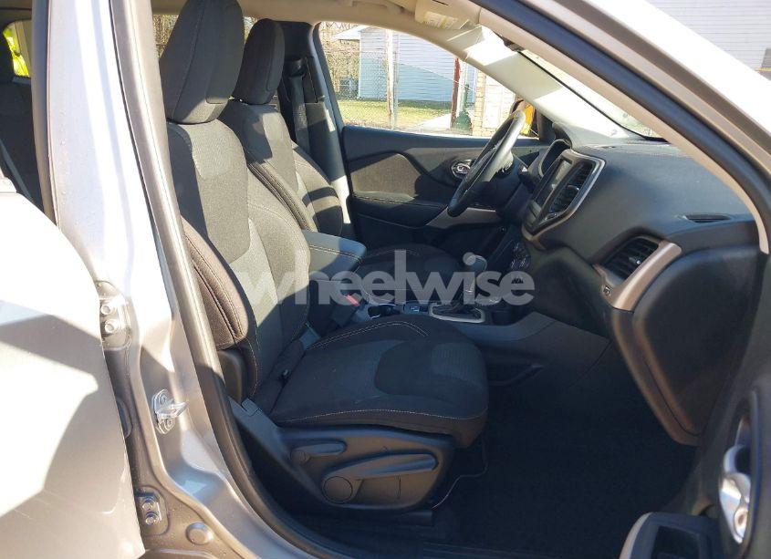 Photo 5 of 2017 Jeep Cherokee LATITUDE 4X4 (VIN 1C4PJMCB9HW571026)