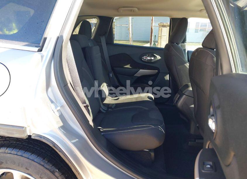 Photo 8 of 2017 Jeep Cherokee LATITUDE 4X4 (VIN 1C4PJMCB9HW571026)